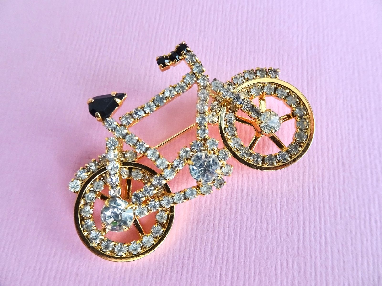 jwg Vintage 80s 90s strass steentjes fiets broche goud klr, Verzenden, Overige materialen, Broche