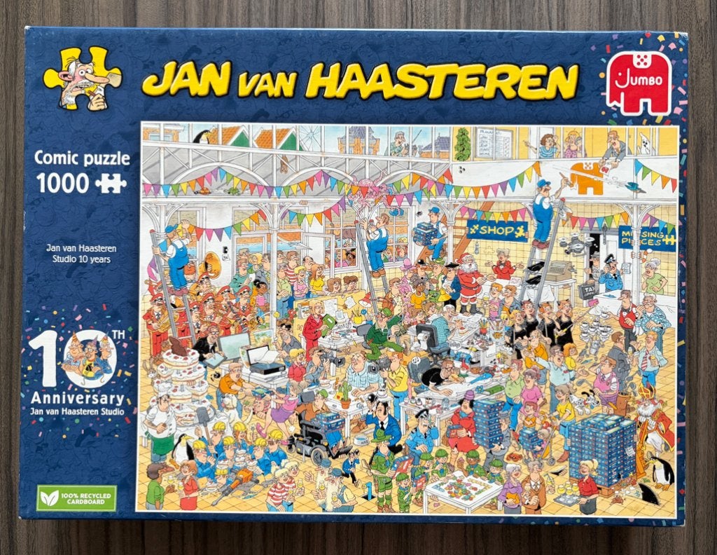 Jan van Haasteren - Studio 10 Years - 1000 stukjes, Ophalen of Verzenden, 500 t/m 1500 stukjes, Zo goed als nieuw