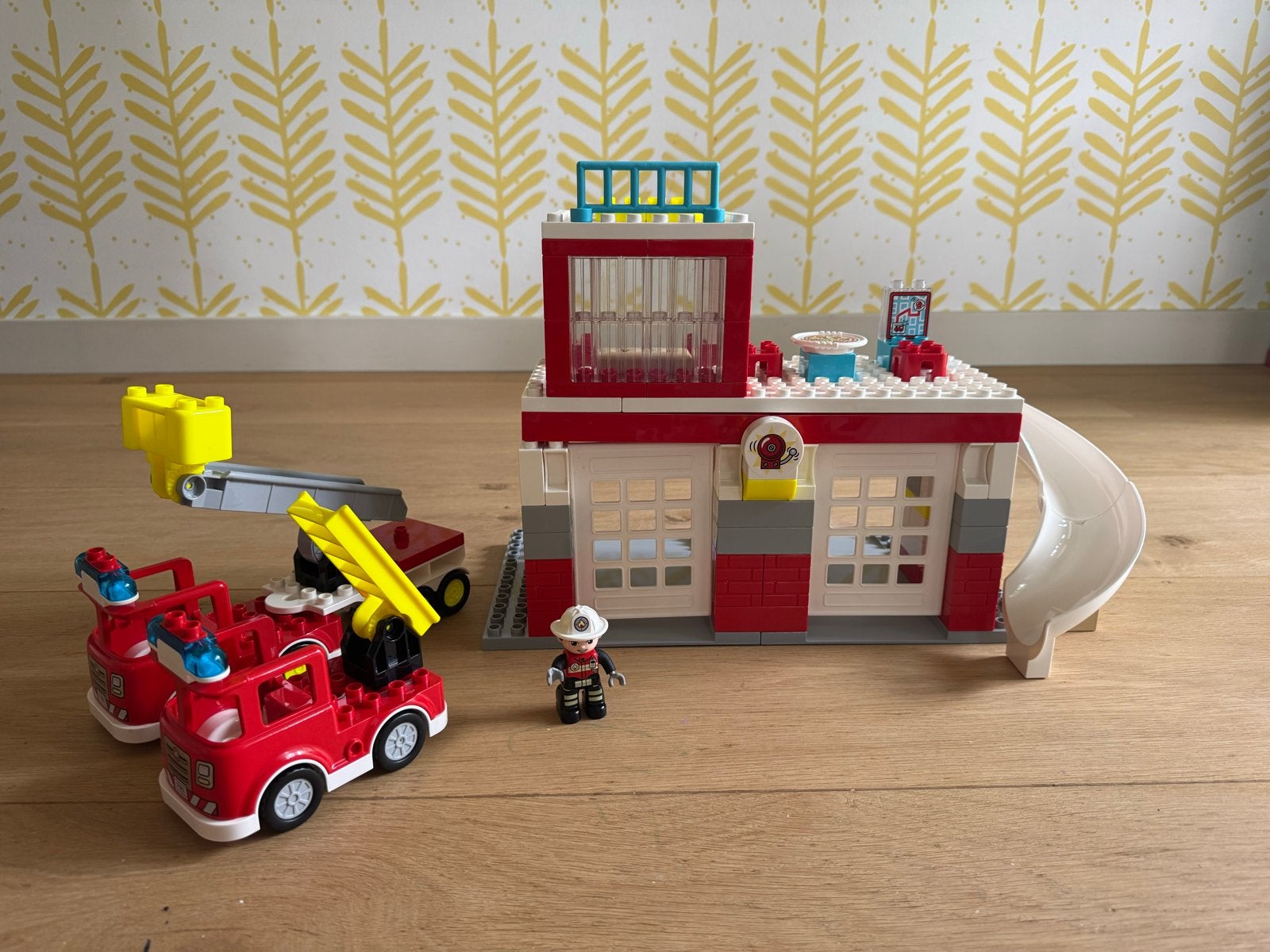 Lego Duplo Brandweerkazerne met brandweerwagens, Ophalen of Verzenden, Zo goed als nieuw, Overige merken