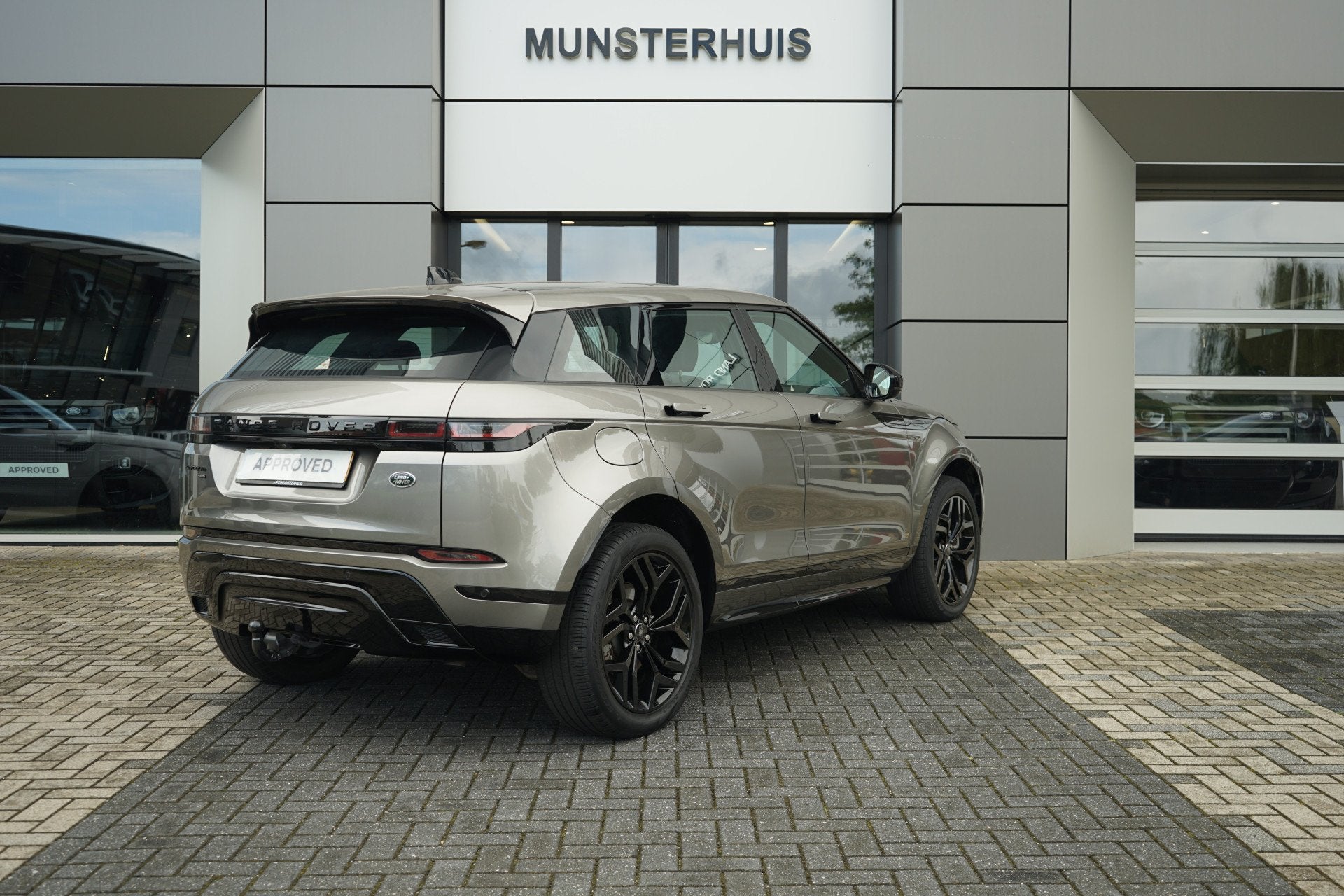 Land Rover Range Rover Evoque P300e AWD R-Dynamic SE | Schui, 12 maanden, Land Rover Select Edition, Vierwielaandrijving, Hybride Elektrisch/Benzine