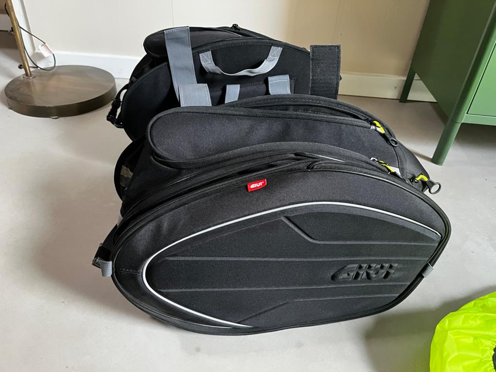 Givi motorzijtassen, Ophalen, Gebruikt