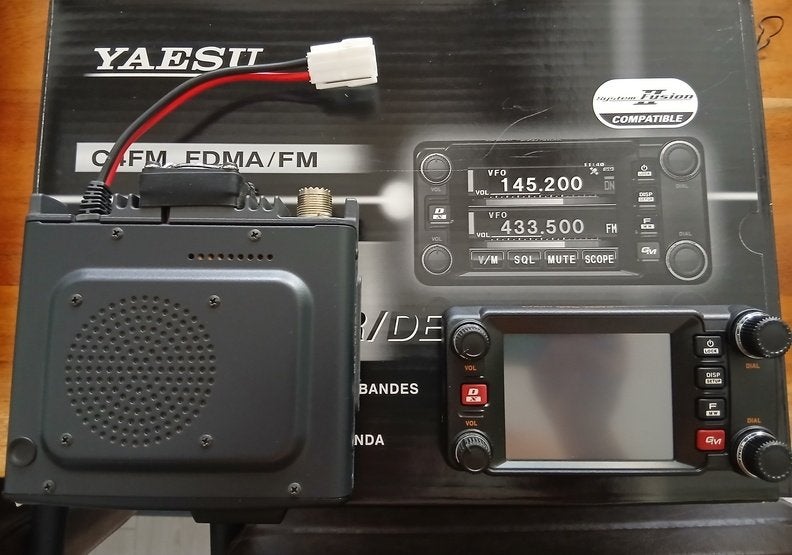 Te koop Yaesu FTM-400XDE Dual Bander+C4FM, Ophalen of Verzenden, Zo goed als nieuw, Zender en Ontvanger