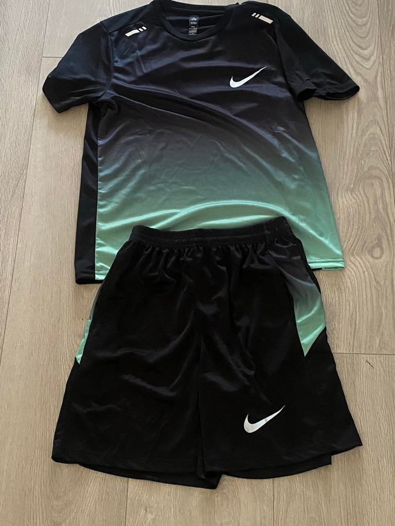 Nike sportset: T-shirt en korte broek (zwart/groen), Zwart, Overige maten, Ophalen of Verzenden, Zo goed als nieuw