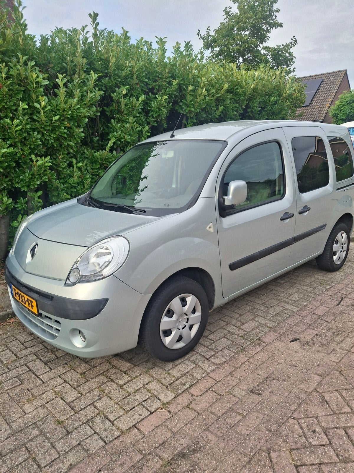 Renault Kangoo 1.6 8V 64KW Family 2010 Grijs, Auto's, Voorwielaandrijving, 706 kg, 4 cilinders, Handgeschakeld