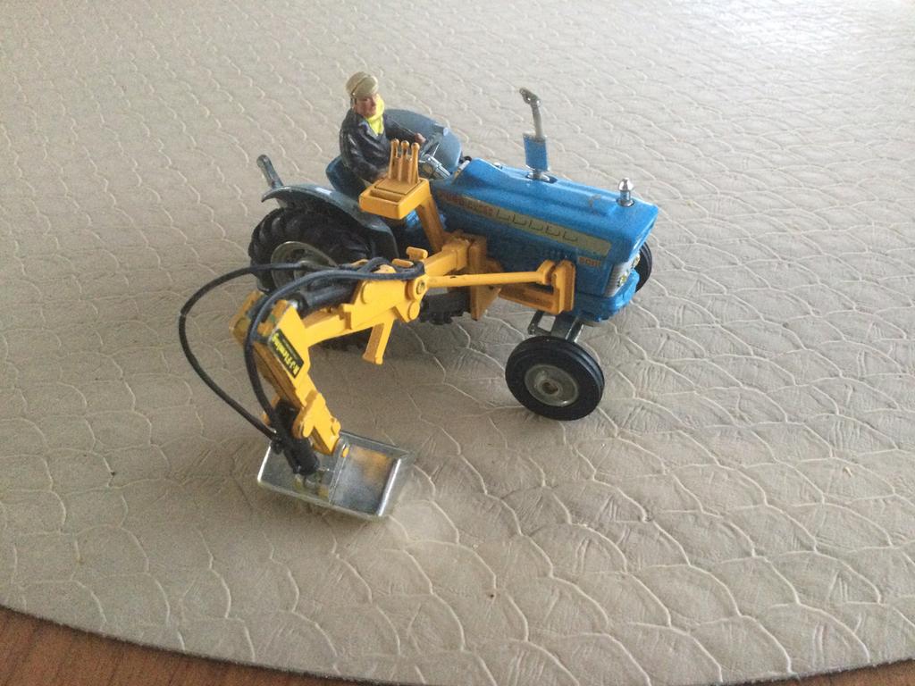 Corgi toys ford 5000 tractor model, Ophalen of Verzenden, Zo goed als nieuw, Tractor of Landbouw, Corgi