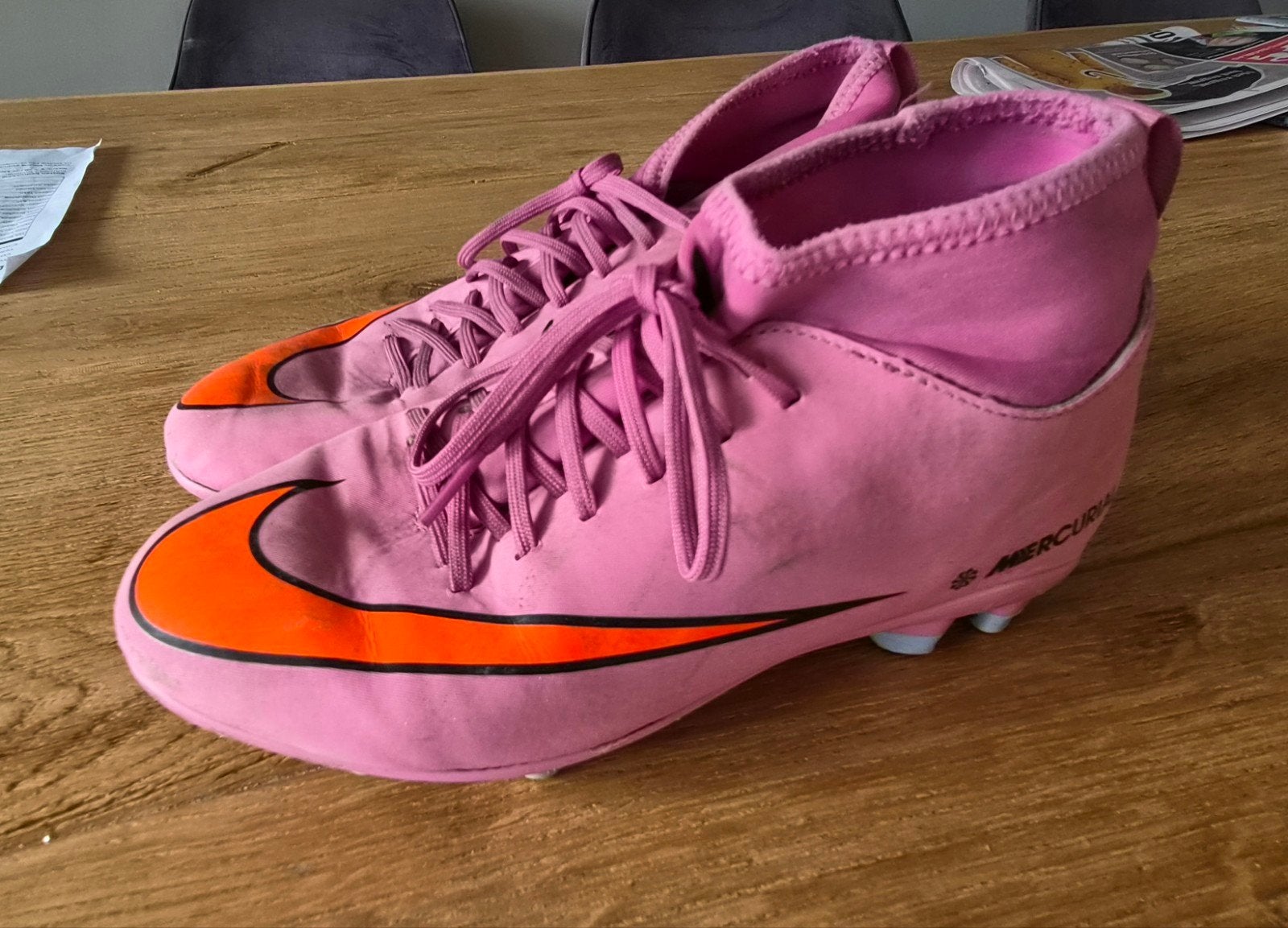 Roze Nike Mercurial voetbalschoen maat 36.5, Maat XS of kleiner, Ophalen of Verzenden, Gebruikt, Schoenen