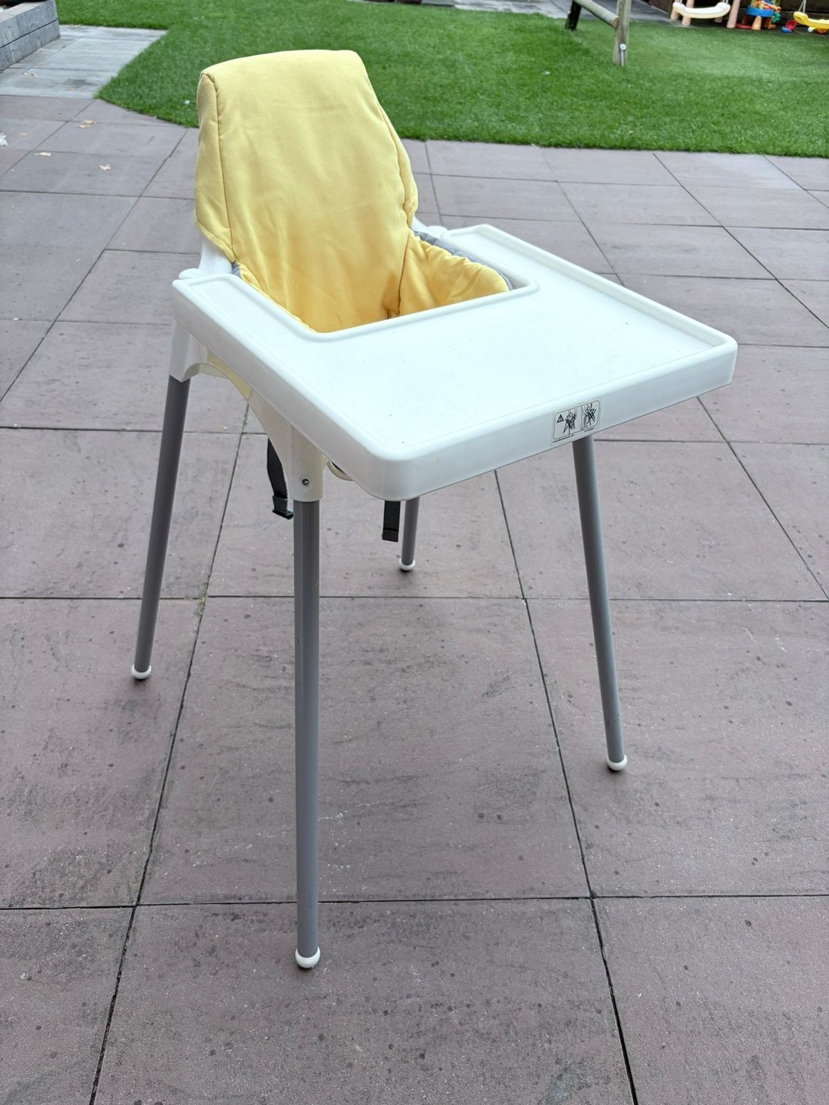 Ikea kinderstoel met opzetblad en stoelverkleiner, Kinderen en Baby's, Ophalen, Zo goed als nieuw, Overige typen, Stoelverkleiner