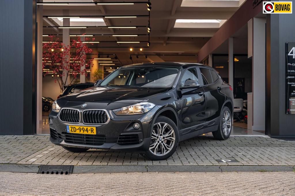 BMW X2 sDrive18i Automaat |Navigatie full map |Cruise contro, Gebruikt, Zwart, LED verlichting, 3 cilinders