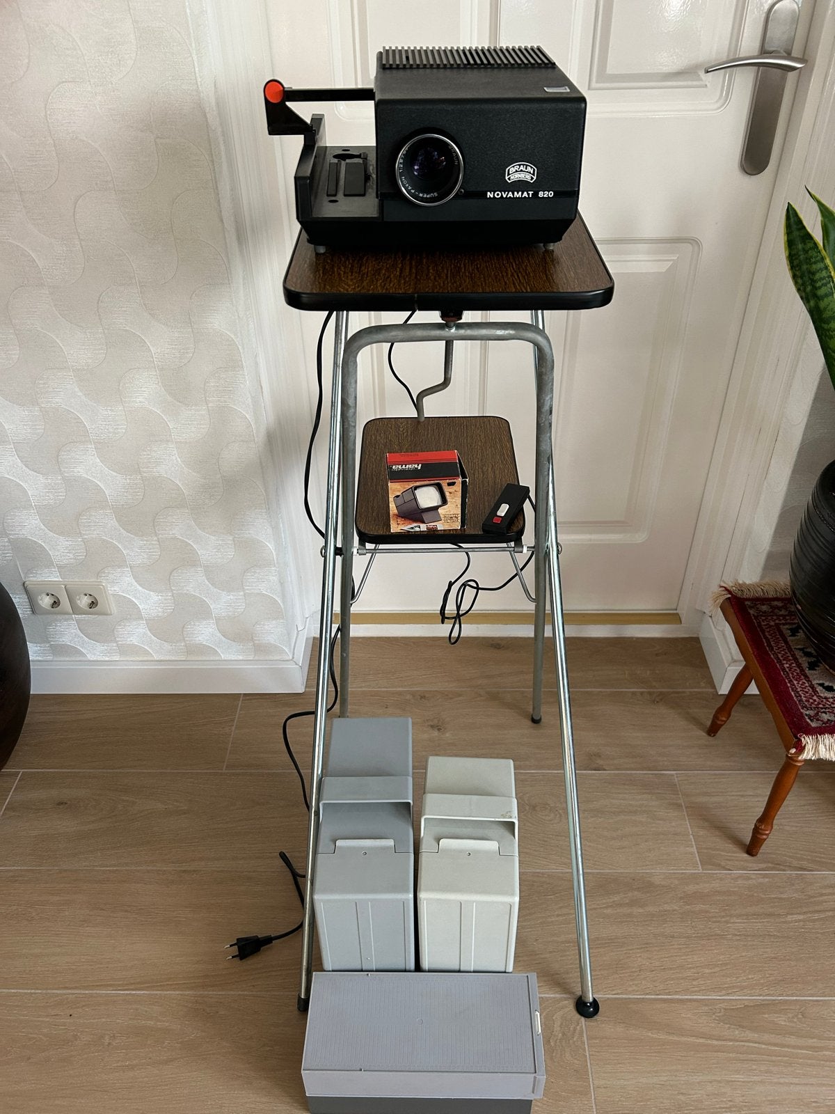 Braun Nurnberg Novamat 820 Diaprojector met accessoires, Ophalen, Met scherm