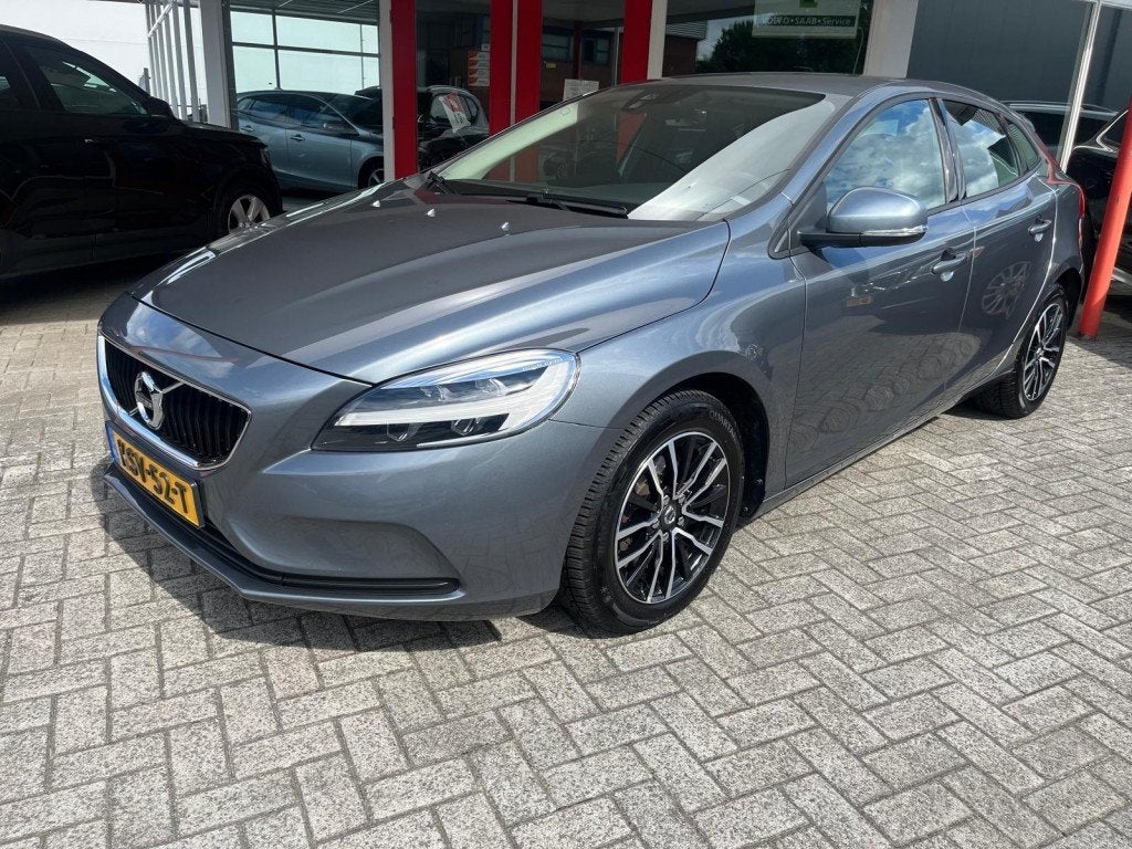 Volvo V40 2.0 T2 122PK Momentum  122 PK Camera  Trekhaak  Le, Auto's, Voorwielaandrijving, Gebruikt, Euro 6, 4 cilinders