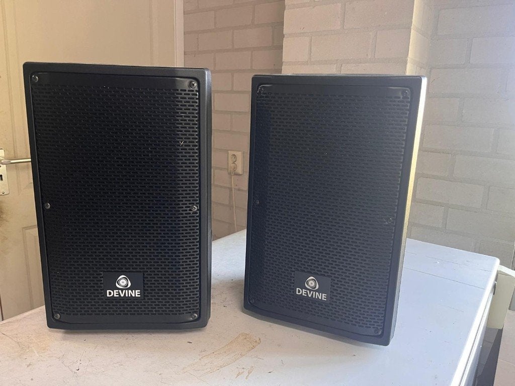 devine artis 8a mk II speakerset, Gebruikt, 120 tot 150 watt, Inclusief kabels, Overige typen