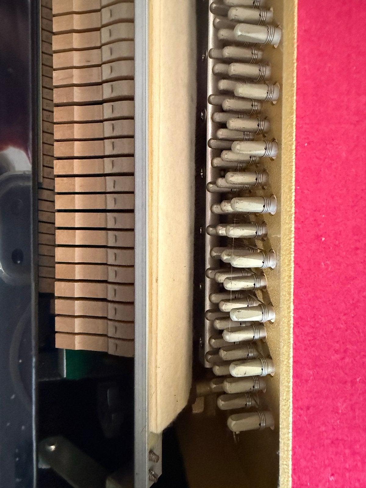 Foto 8 van Yamaha M108T Piano - Weinig Bespeeld, incl. Kruk