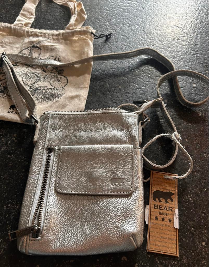 Mooie zilveren crossbody tas van Bear - Zo goed als nieuw, Sieraden, Tassen en Uiterlijk, Tassen | Schoudertassen, Ophalen of Verzenden