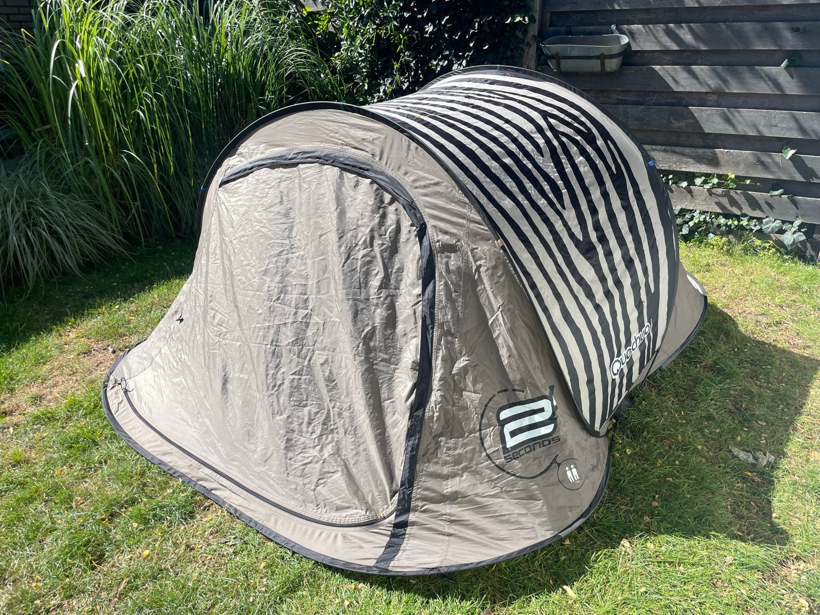 2 sec quechua zebra tent, in goede staat. Festival!, Ophalen, Gebruikt, Tot en met 2