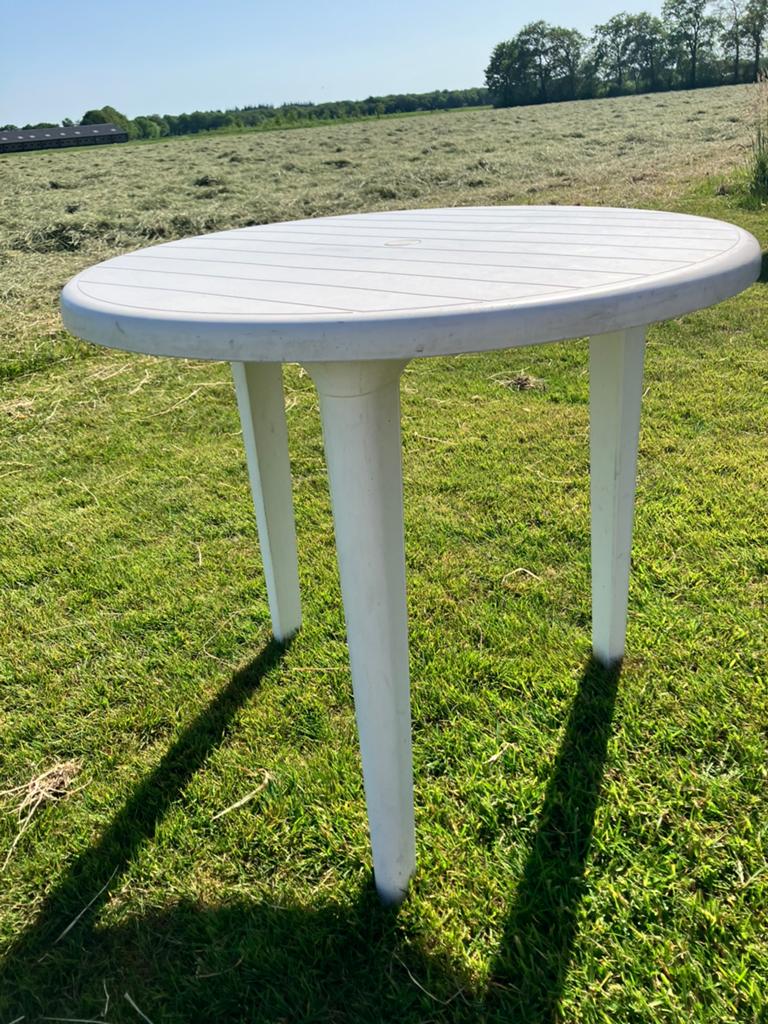 Witte kunststof tuintafel rond Ø 80cm, Tuin en Terras, Picknicktafels, Zo goed als nieuw, Rond, Ophalen