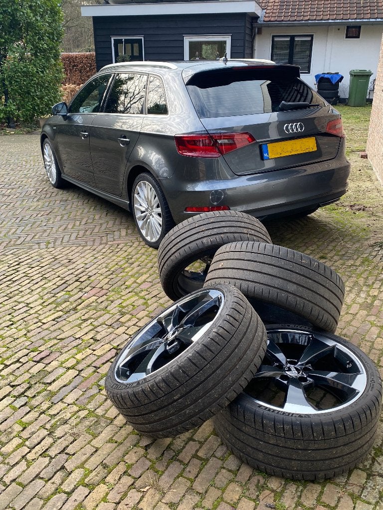 Audi RS3 19 inch OEM rotor velgen breedset +zgan zomerbanden, Ophalen, Zo goed als nieuw