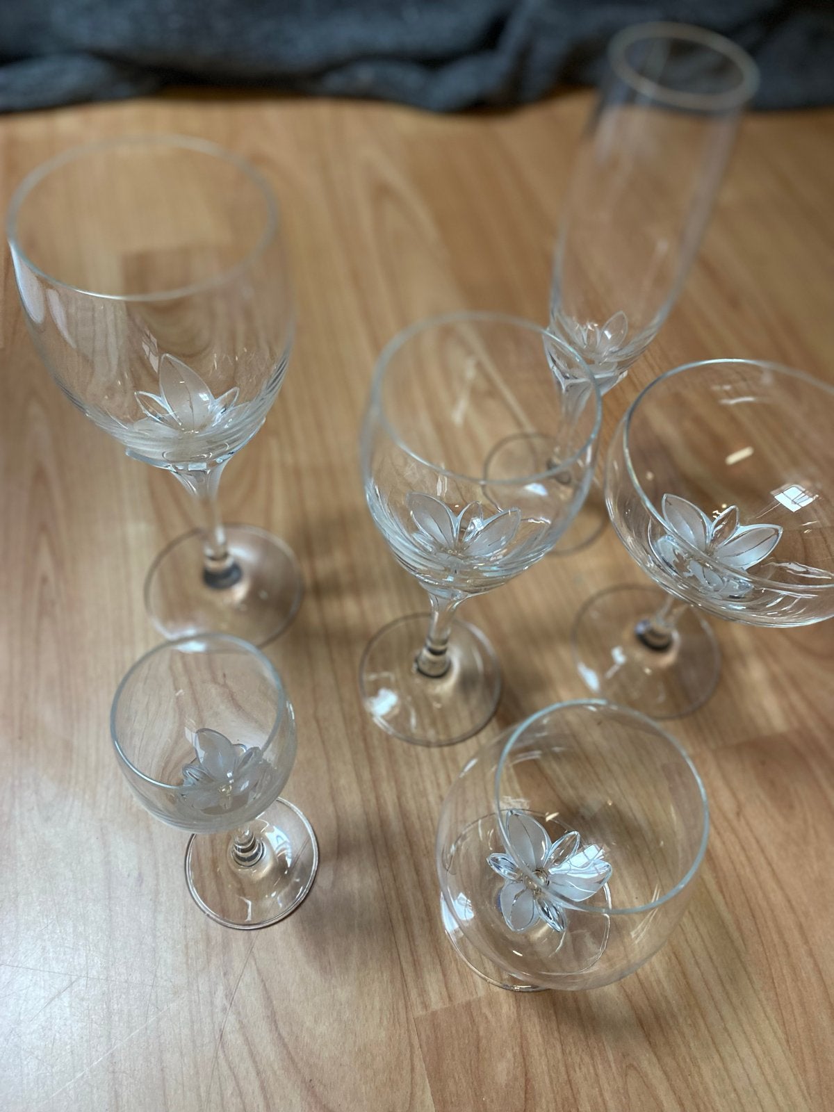 Drinkservies kristallen glazen met bloemmotief, Ophalen