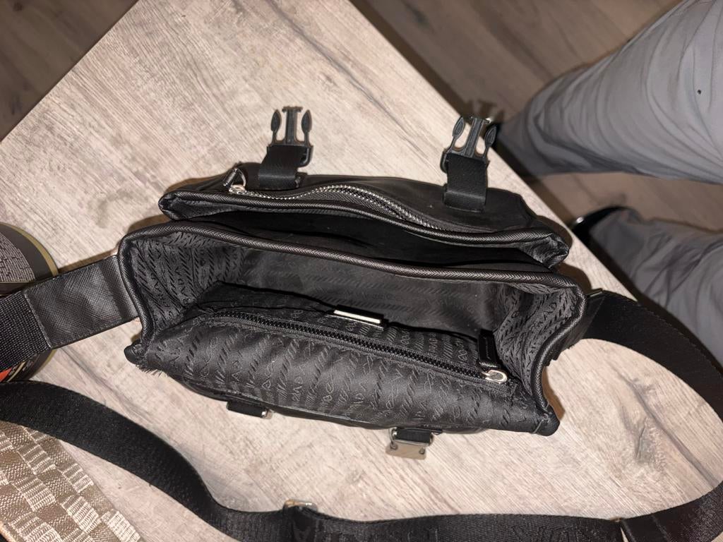 Prada schoudertas zwart -, Sieraden, Tassen en Uiterlijk, Tassen | Schoudertassen, Ophalen, Zo goed als nieuw, Zwart, Overige merken