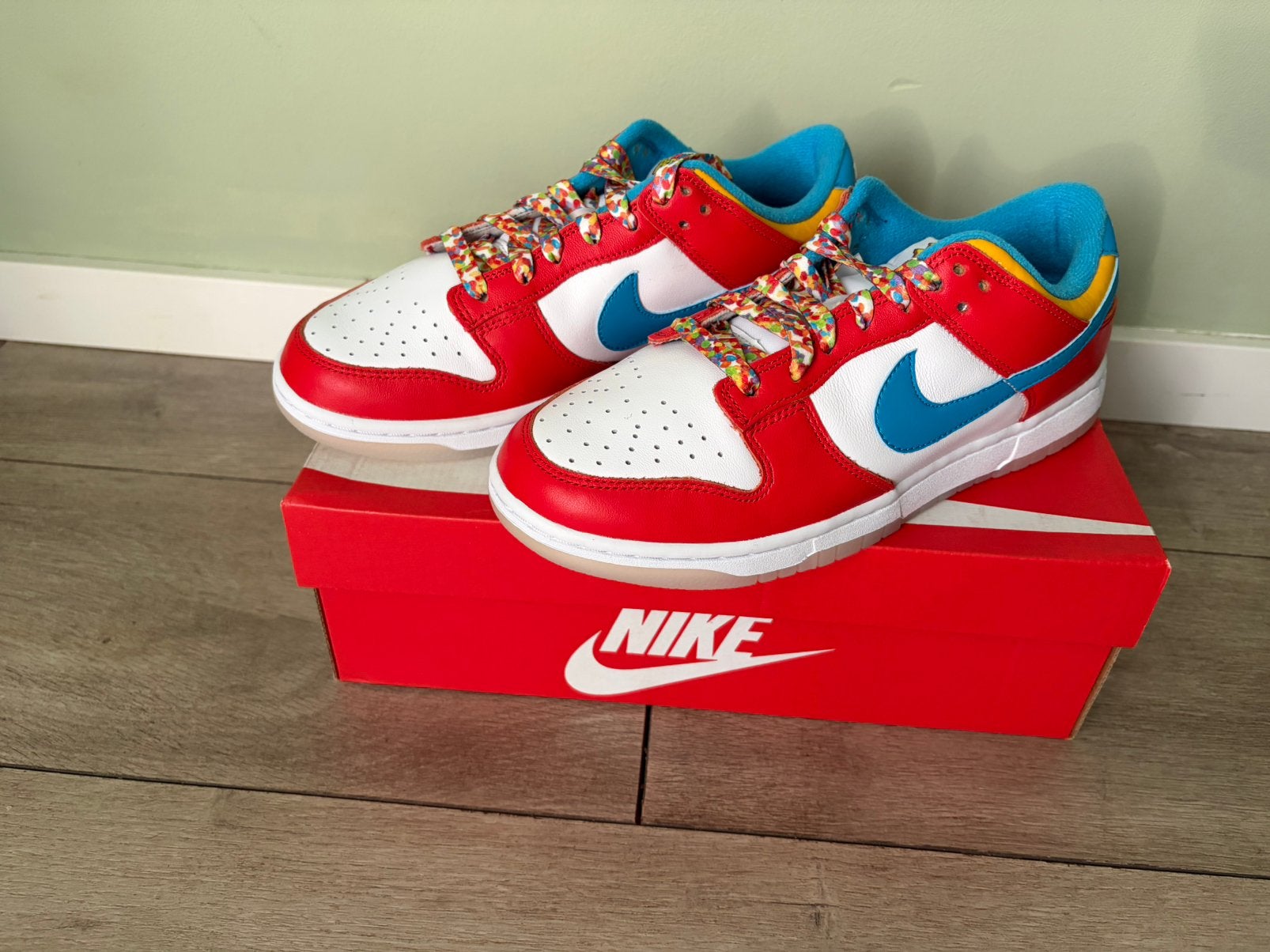 Nike Dunk Low QS LeBron James Fruity Pebbles, Verzenden, Wit, Nieuw, Sneakers of Gympen