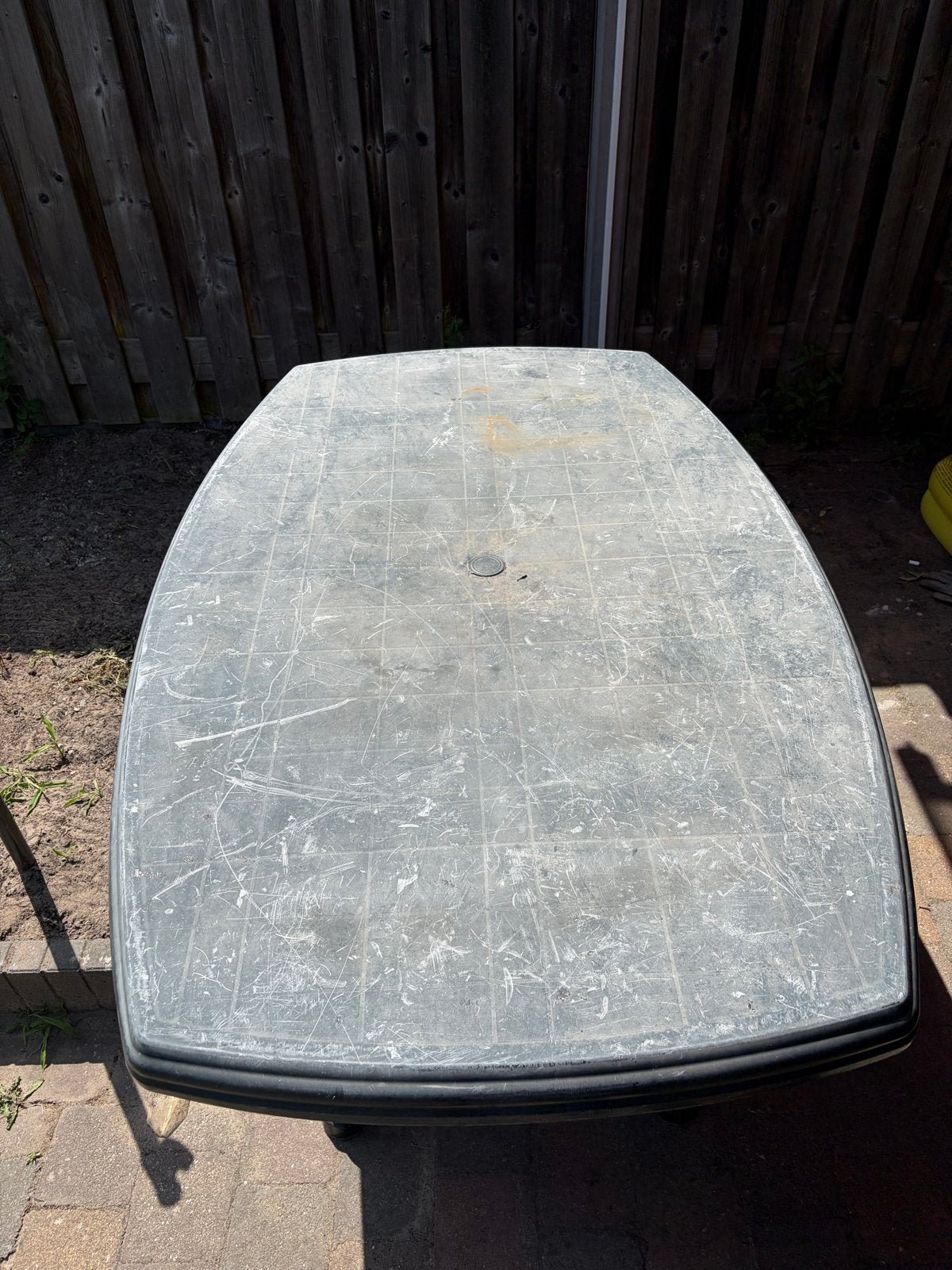 Gratis kunsstof tafel, Ophalen, Gebruikt, Ovaal, Kunststof