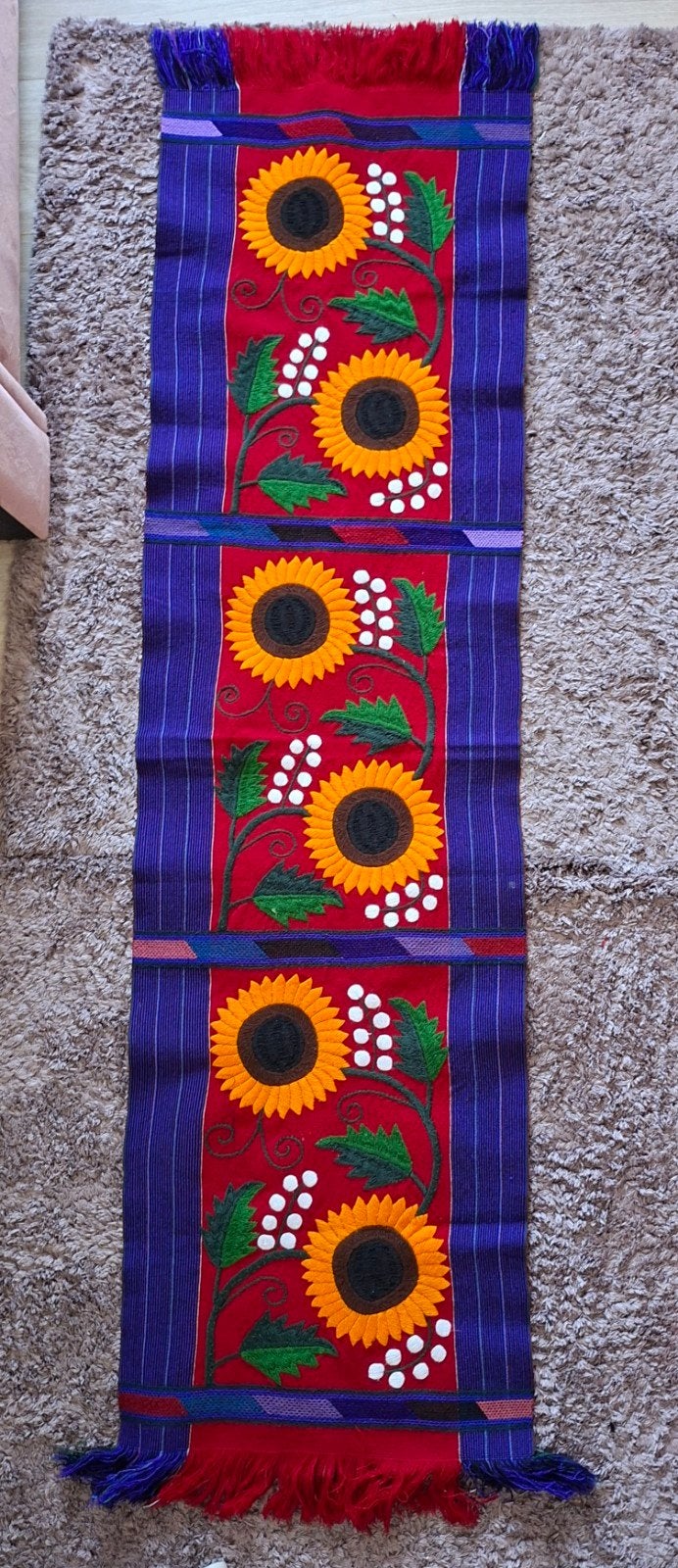 Tafelkleed met zonnebloemen borduurwerk, Minder dan 50 cm, 100 tot 150 cm, Handgemaakt, Folkloristisch, Zonnebloem, Ophalen of Verzenden
