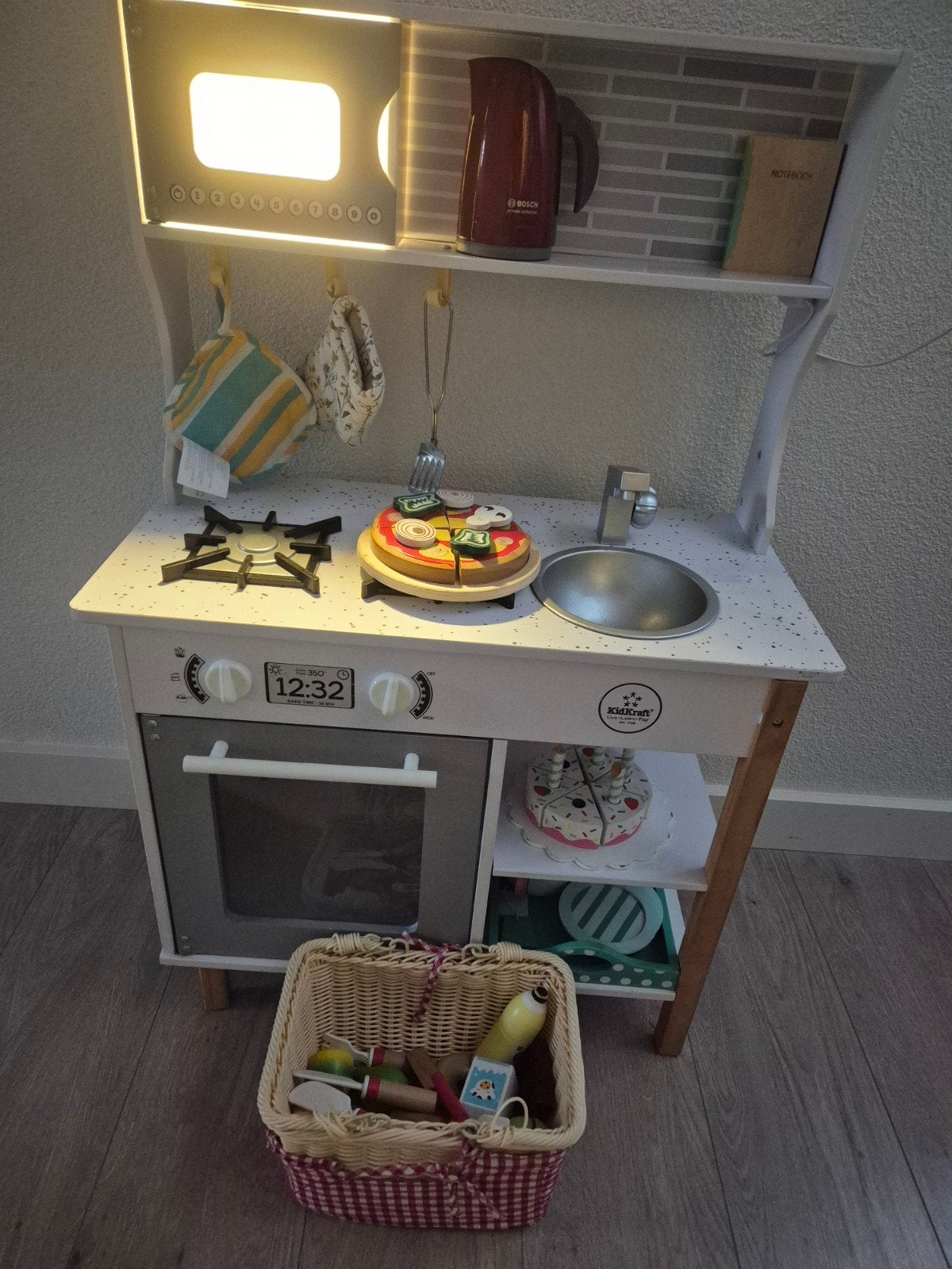 KidKraft Houten Kinderkeuken met accessoires, Kinderen en Baby's, Speelgoed | Houten speelgoed, Ophalen, Gebruikt, Meubelstuk of Keukentje