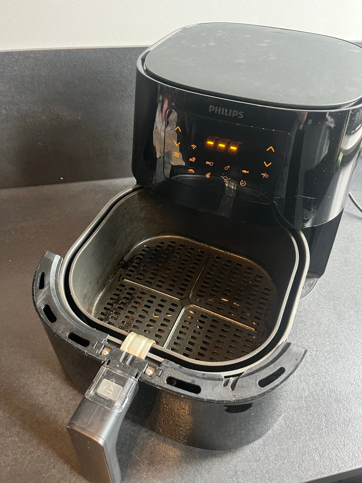 Foto 3 van Philips Essential Airfryer XL HD9280/90 met wifi
