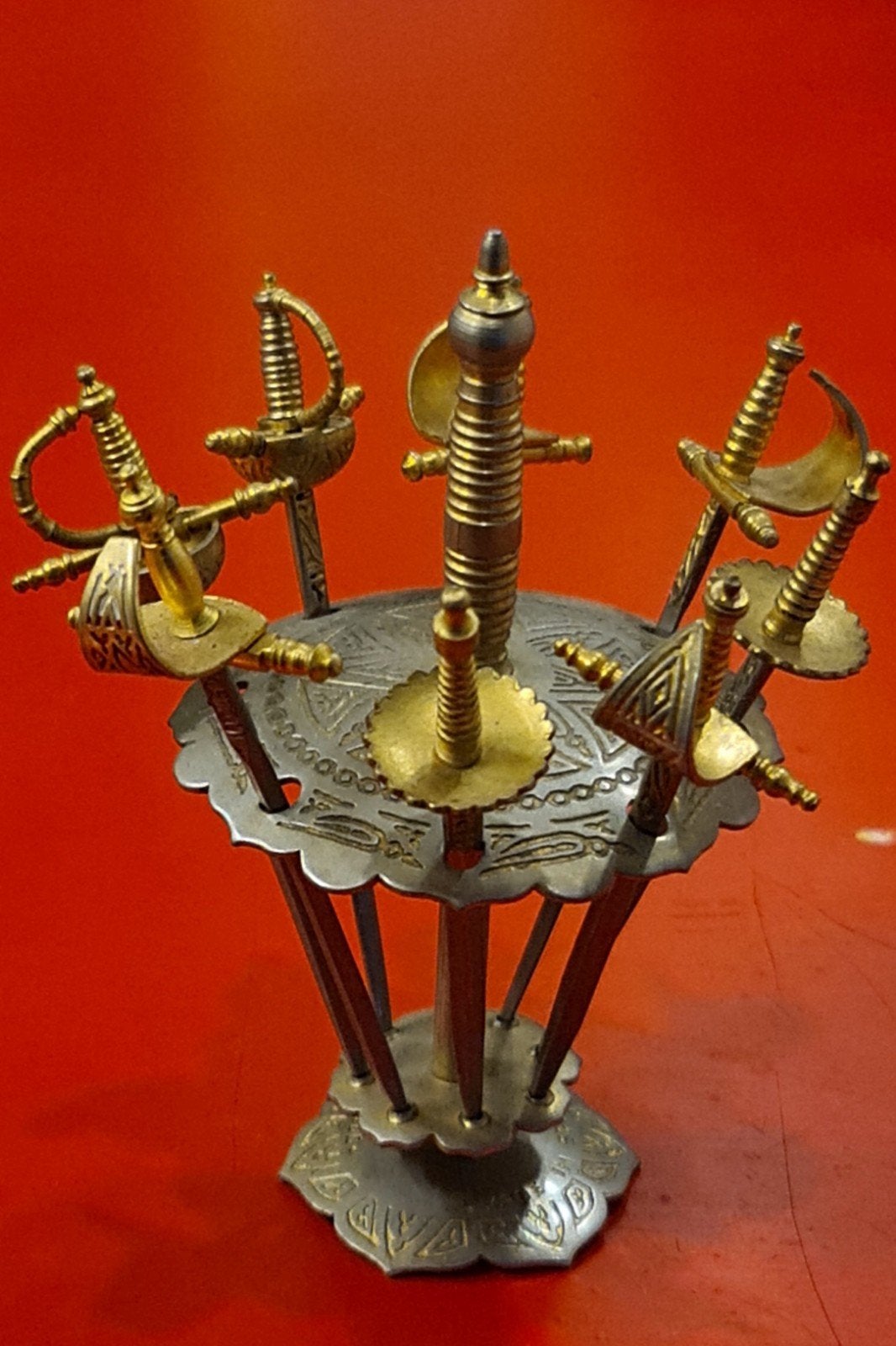 Vintage Spaanse Toledo zwaard cocktailprikkers houder, Antiek en Kunst, Ophalen of Verzenden