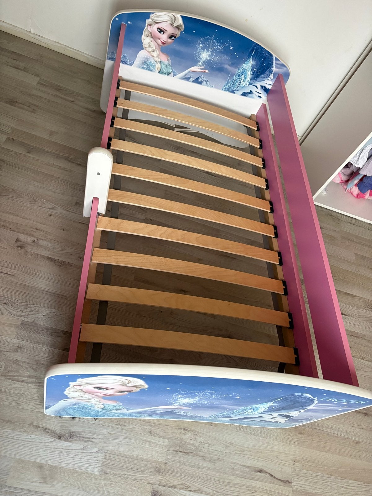 Frozen kinderbed 145x85 - Zo goed als nieuw, Ophalen, Zo goed als nieuw, 190 cm of minder, Overige maten