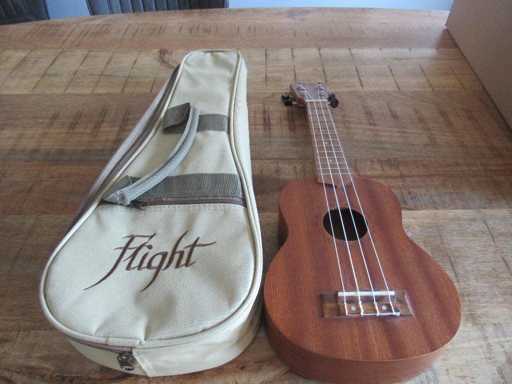 Flight Natural Series NUS 310 sopraan ukelele met gigbag, Ophalen of Verzenden, Zo goed als nieuw, Overige typen, Met koffer