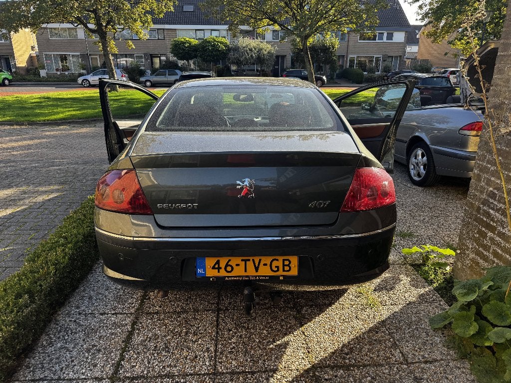 Peugeot 407 2.2 16V AUT 2007 Grijs (klein defect lees tekst), Auto's, 1800 kg, 2230 cc, 4 cilinders, Automatische klimaatregeling