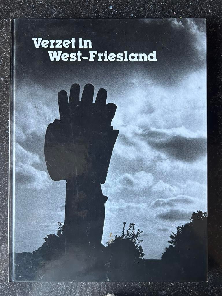 Verzet in West-Friesland - Sjoerd Leiker - Paul Koedijk e.a., Tweede Wereldoorlog, Ophalen of Verzenden, Zo goed als nieuw, Algemeen