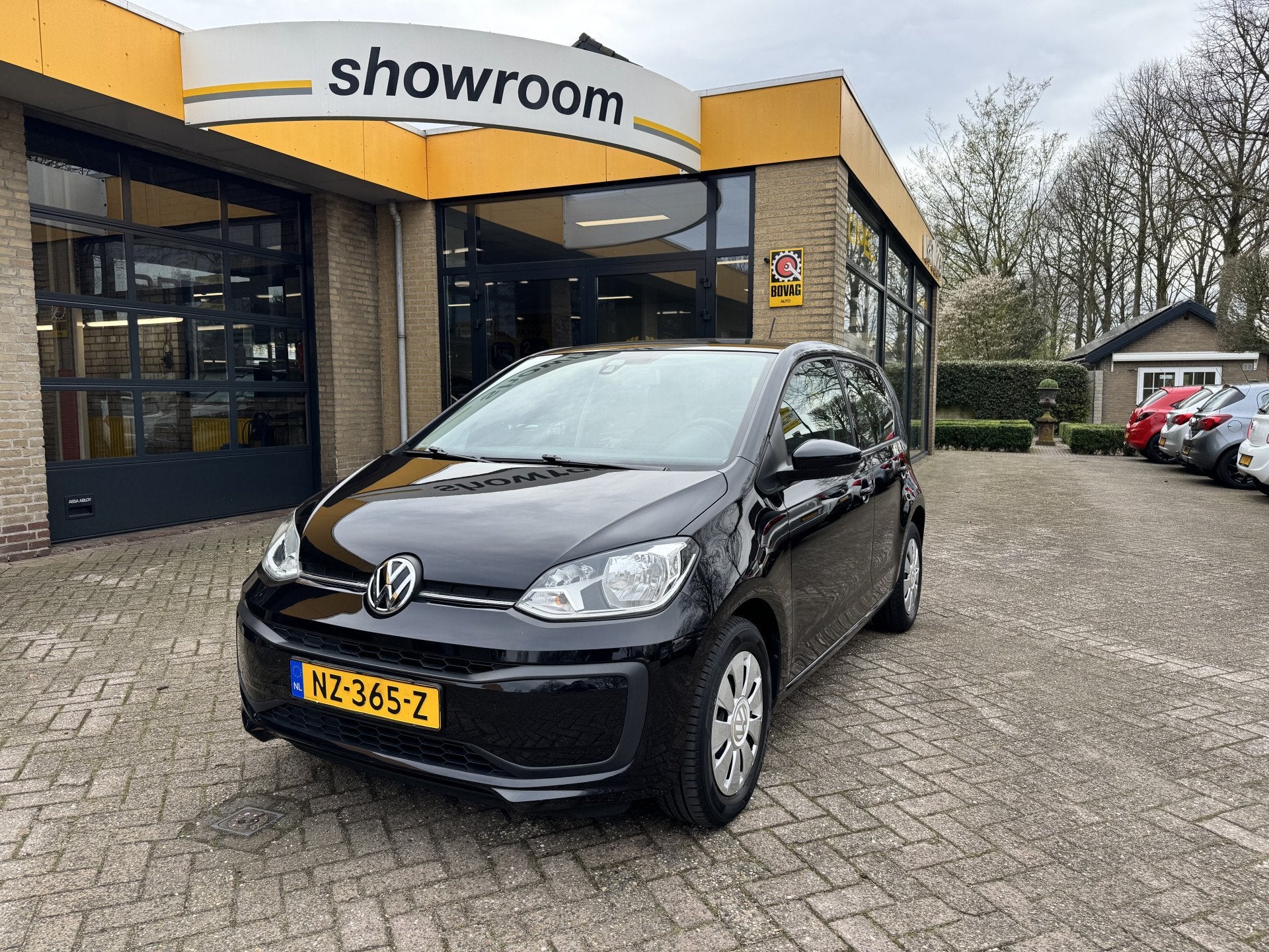 Volkswagen up! 1.0 BMT move up! 5drs Airco (bj 2017), Auto's, Voorwielaandrijving, Gebruikt, Zwart, Origineel Nederlands
