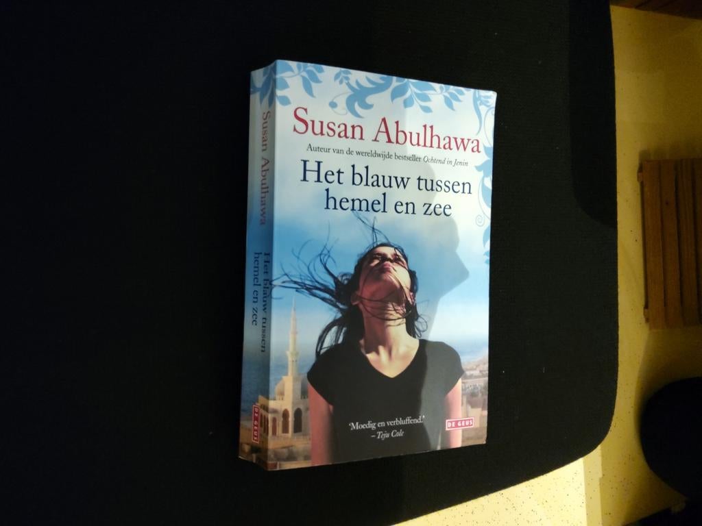 Het blauw tussen hemel en zee - Susan Abulhawa, Boeken, Romans, Ophalen of Verzenden
