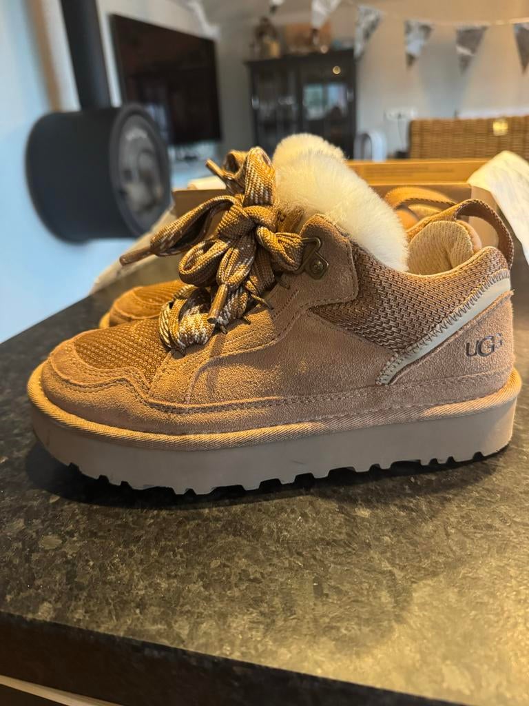 Nieuwe UGG Lowmel Chestnut Maat 38 dames, Ophalen of Verzenden, Nieuw, Bruin, Sneakers of Gympen