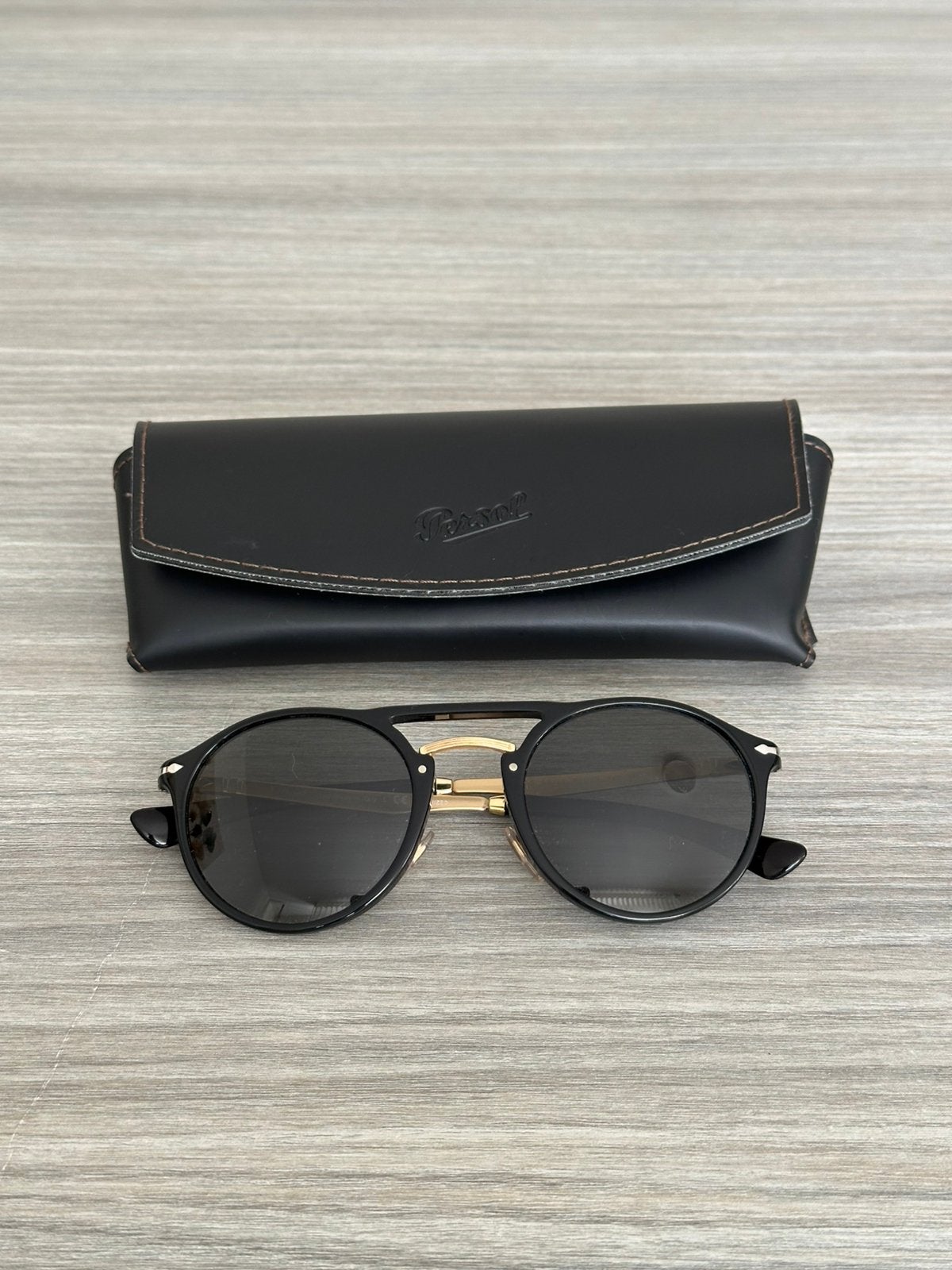 Persol zonnebril gepolariseerd zwart/goud, Overige merken, Zonnebril, Zwart, Ophalen of Verzenden