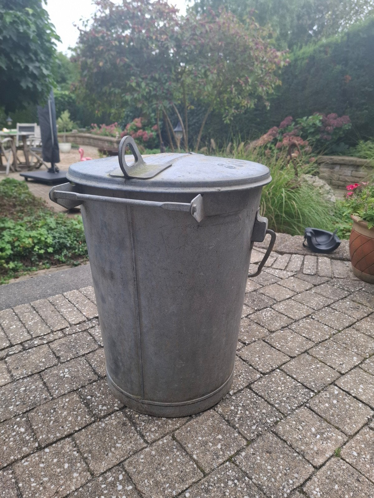 vintage zinken vuilnisbak, Huis en Inrichting, 40 liter of meer, Ophalen, Gebruikt