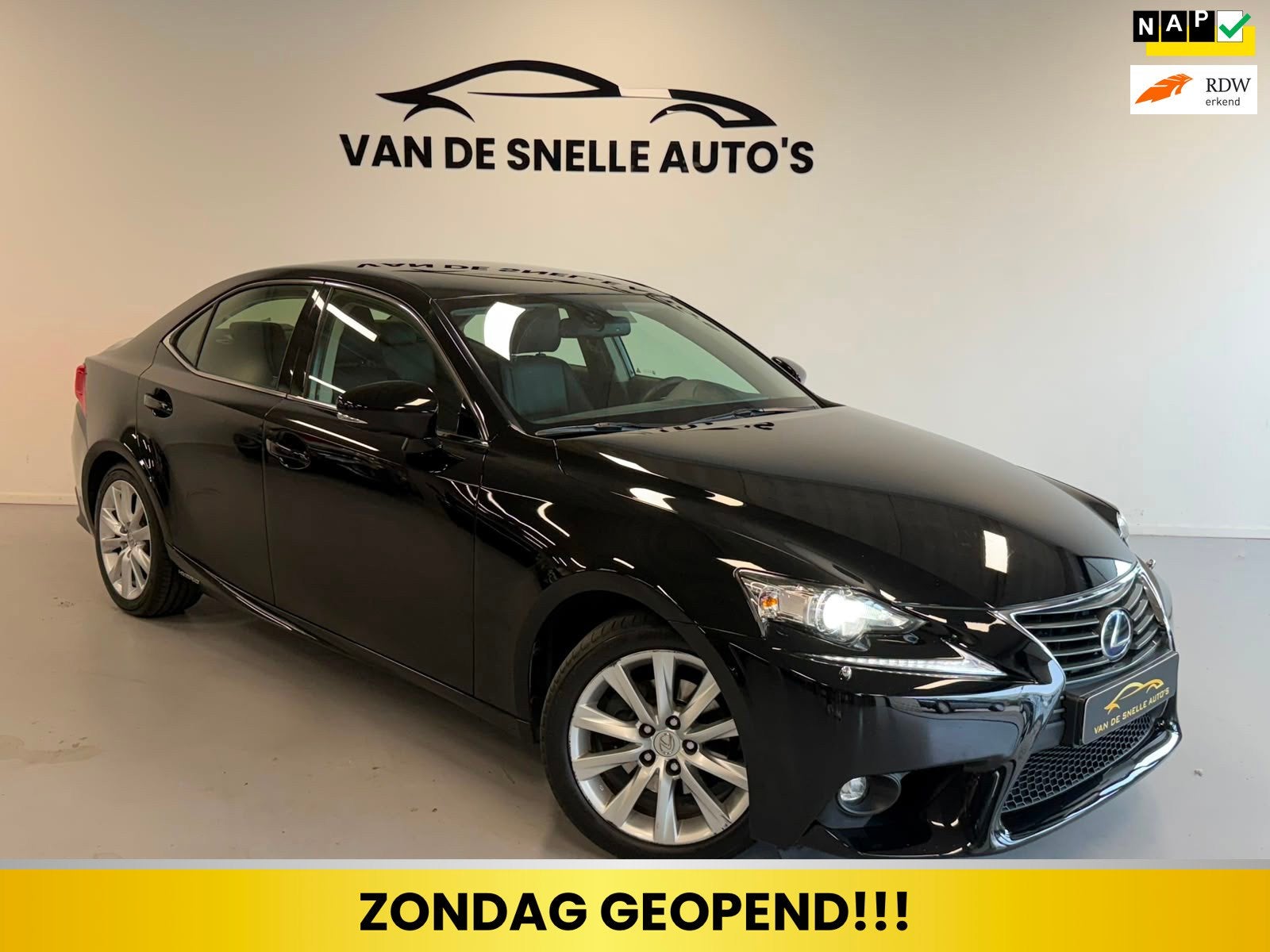 Lexus IS 300h Hybrid Sport Edition DEALERONDERHOUDEN, Auto's, Lexus, Automaat, Achterwielaandrijving, Gebruikt, 181 pk