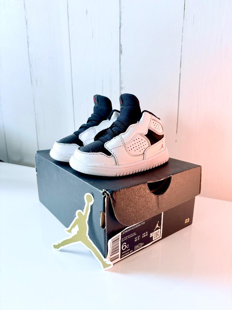 Nike Jordan Access - Maat 22, Kinderen en Baby's, Kinderkleding | Schoenen en Sokken, Ophalen of Verzenden, Zo goed als nieuw