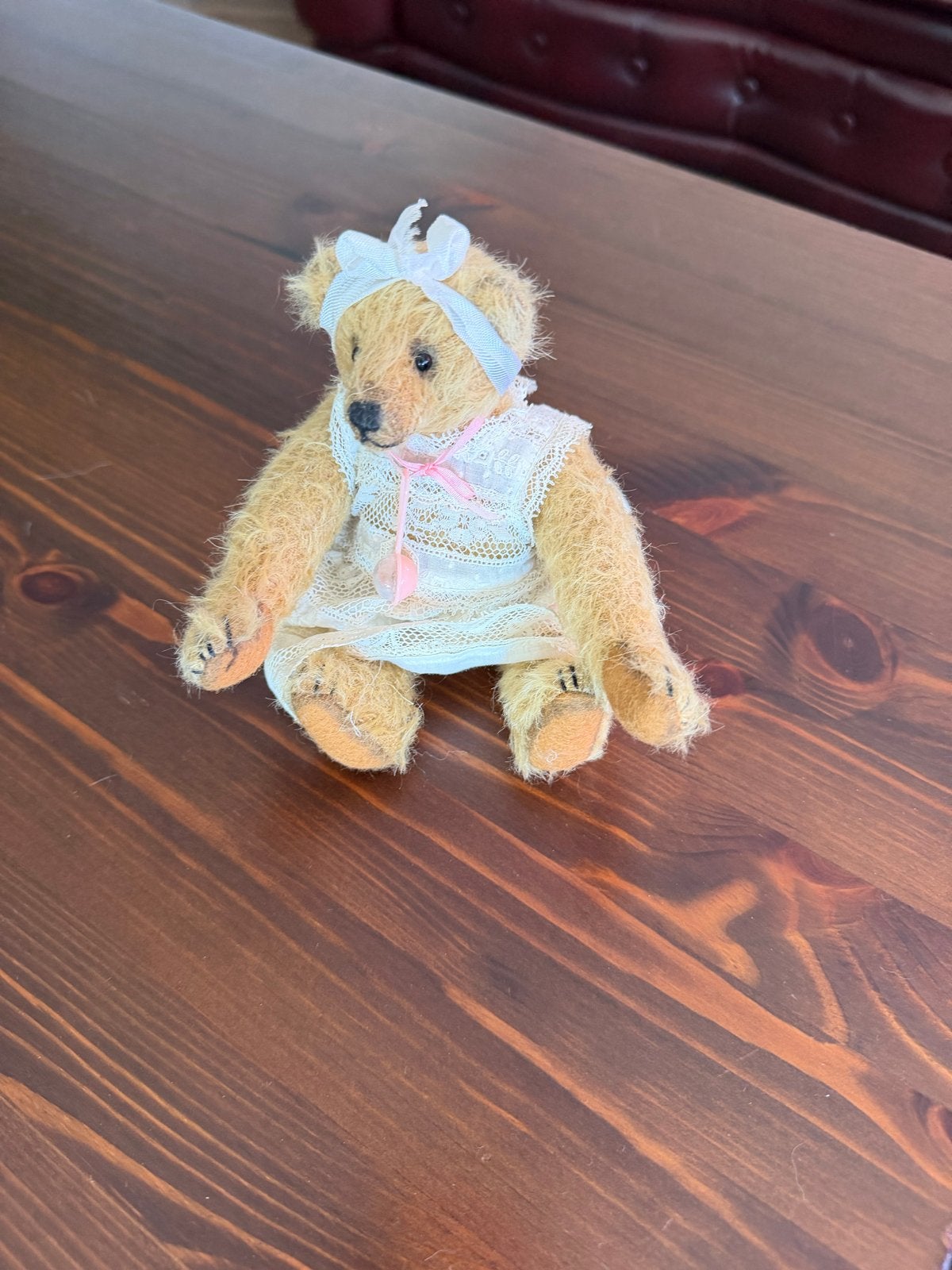 Schattige teddybeer met kanten jurkje en strik, Verzamelen, Beren en Cherished Teddies, Ophalen, Gebruikt, Stoffen beer, Overige merken