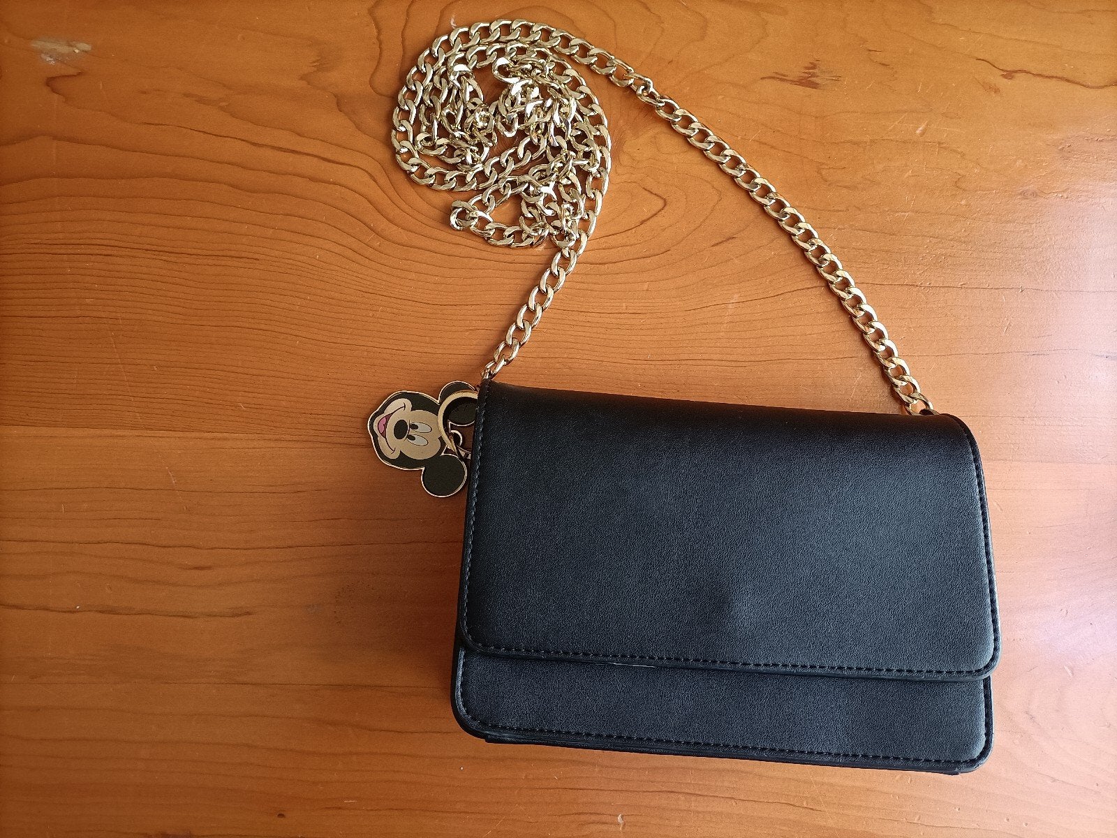 Zwarte schoudertas met gouden ketting en Mickey Mouse hanger, Ophalen