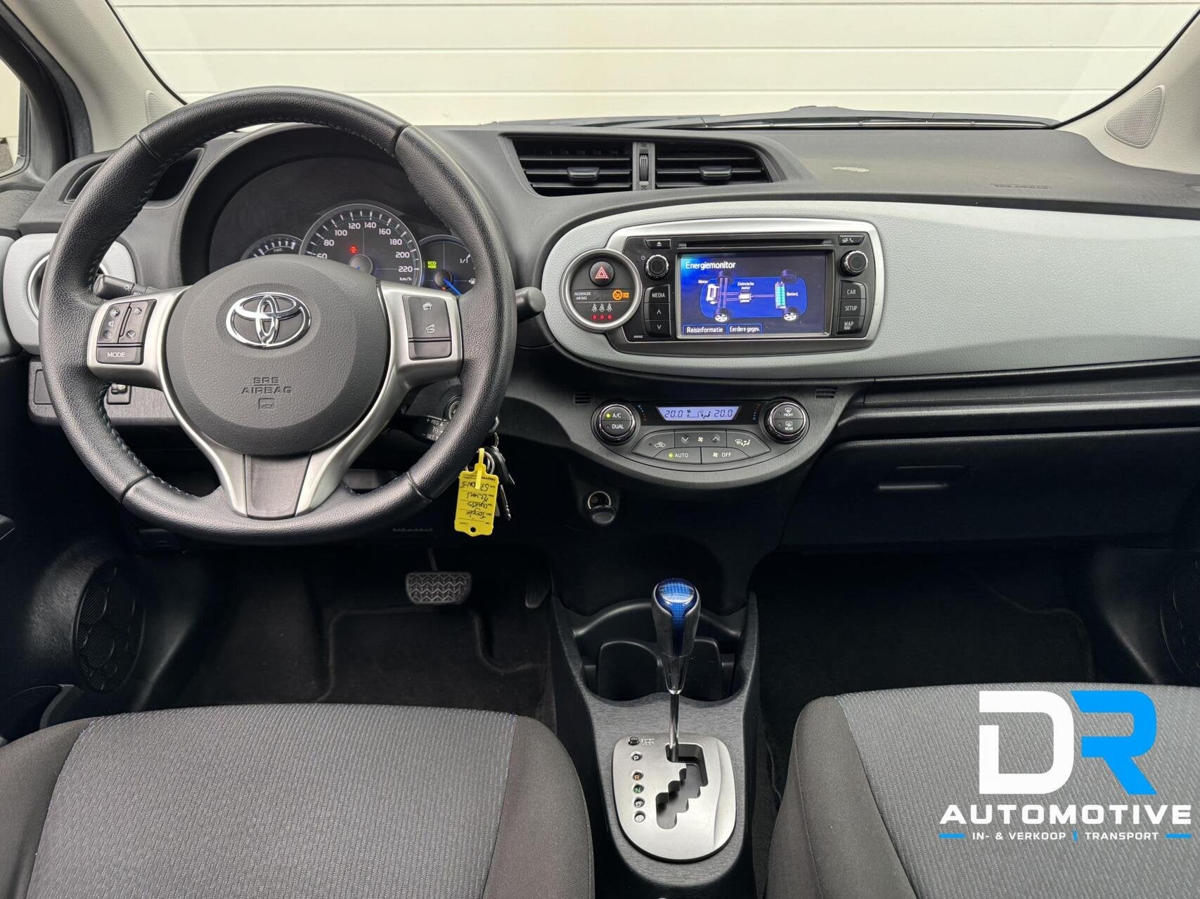 Toyota Yaris 1.5 Full Hybrid Aspiration | CAMERA | CLIMA | T, Auto's, Euro 5, Gebruikt, Zwart, 4 cilinders