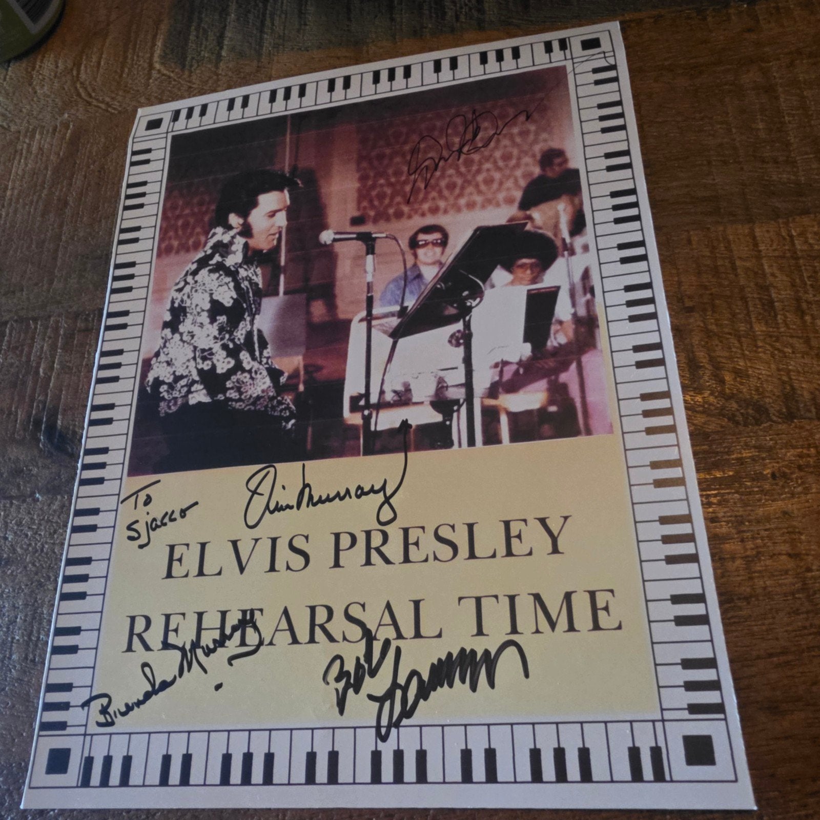 Gesigneerde Elvis Presley 'Rehearsal Time', Ophalen of Verzenden, Foto of Kaart, Gesigneerd