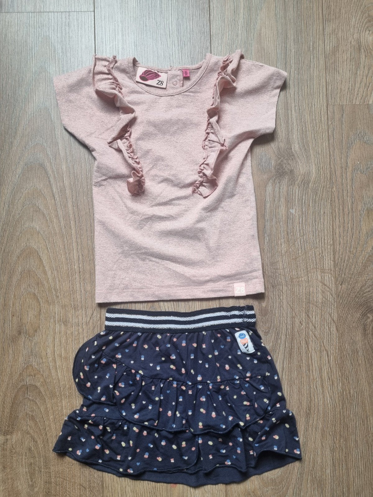 Leuk zomer setje..z8 roze glitter tshirt met jubel rokje.104, Kinderen en Baby's, Kinderkleding | Maat 104, Meisje, Z8, Ophalen of Verzenden