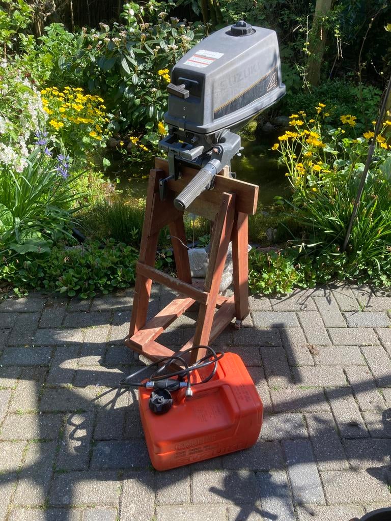 Suzuki buitenboordmotor, 4 pk, 2 takt met benzinetank en bok, Ophalen, Gebruikt, Motor en Techniek, Motorboot