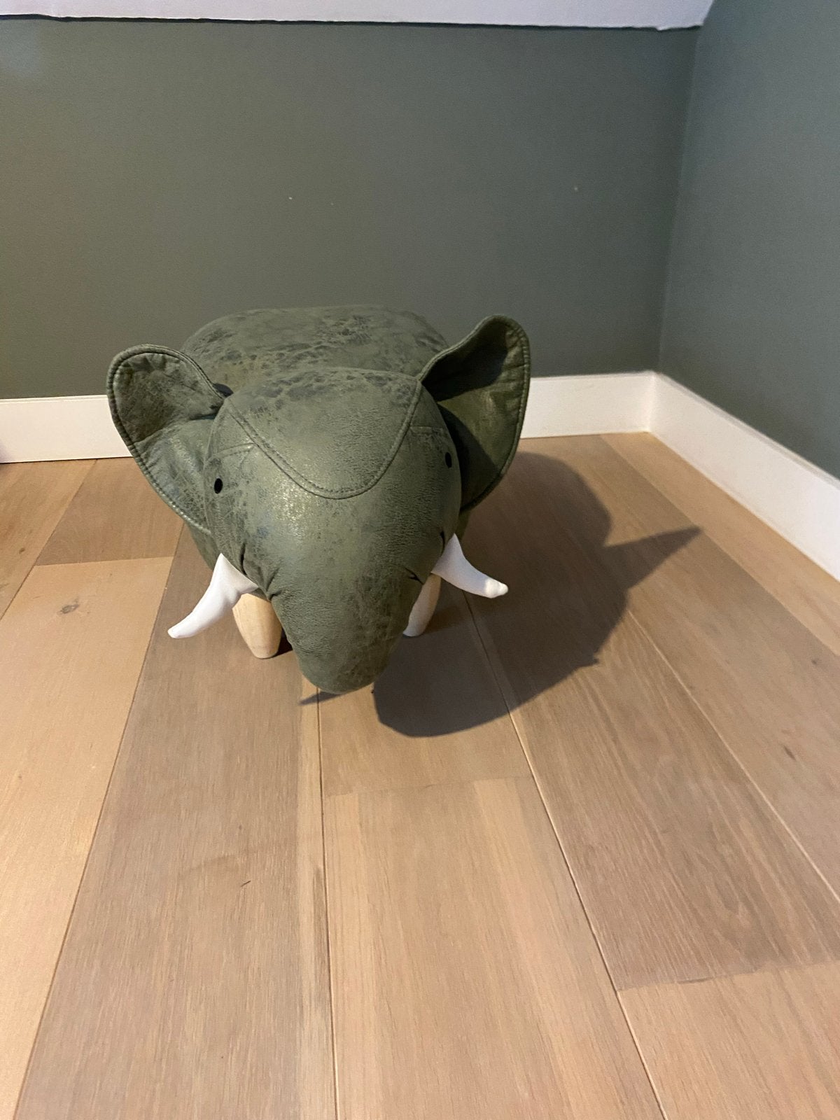 Leuke olifant poef/voetenbankje, Huis en Inrichting, Ophalen, Kunststof, Zo goed als nieuw, Overige vormen