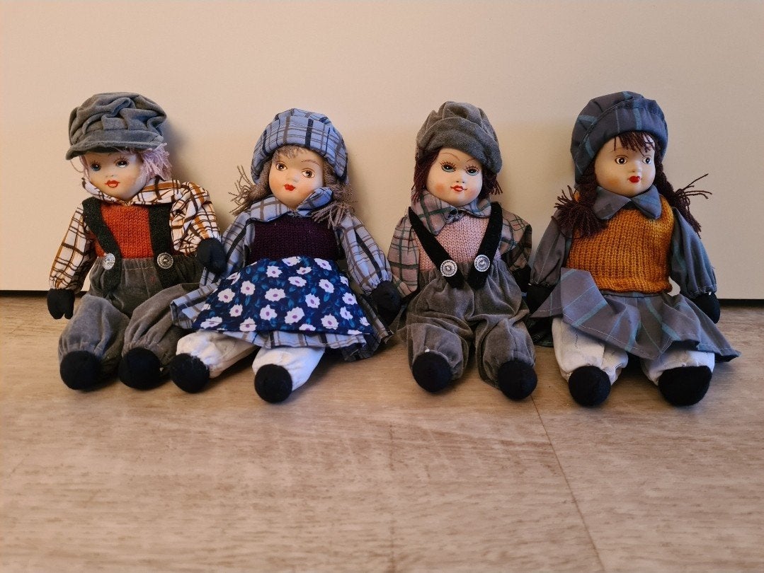 4 poppen, Verzamelen, Poppen, Ophalen of Verzenden, Nieuw