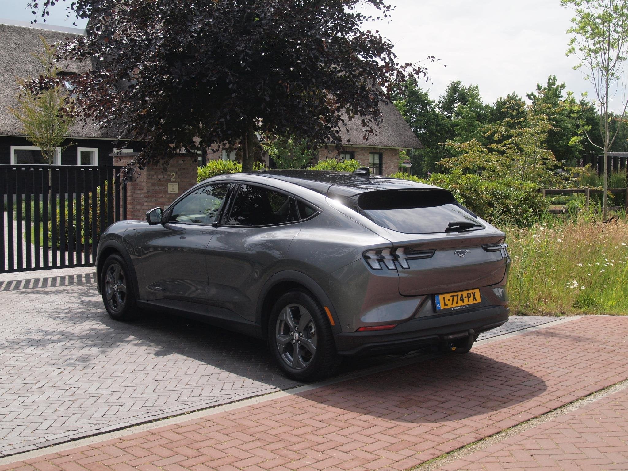 Foto 8 van Ford Mustang Mach-E Extended RWD 98 kWh | Panoramadak | Bang