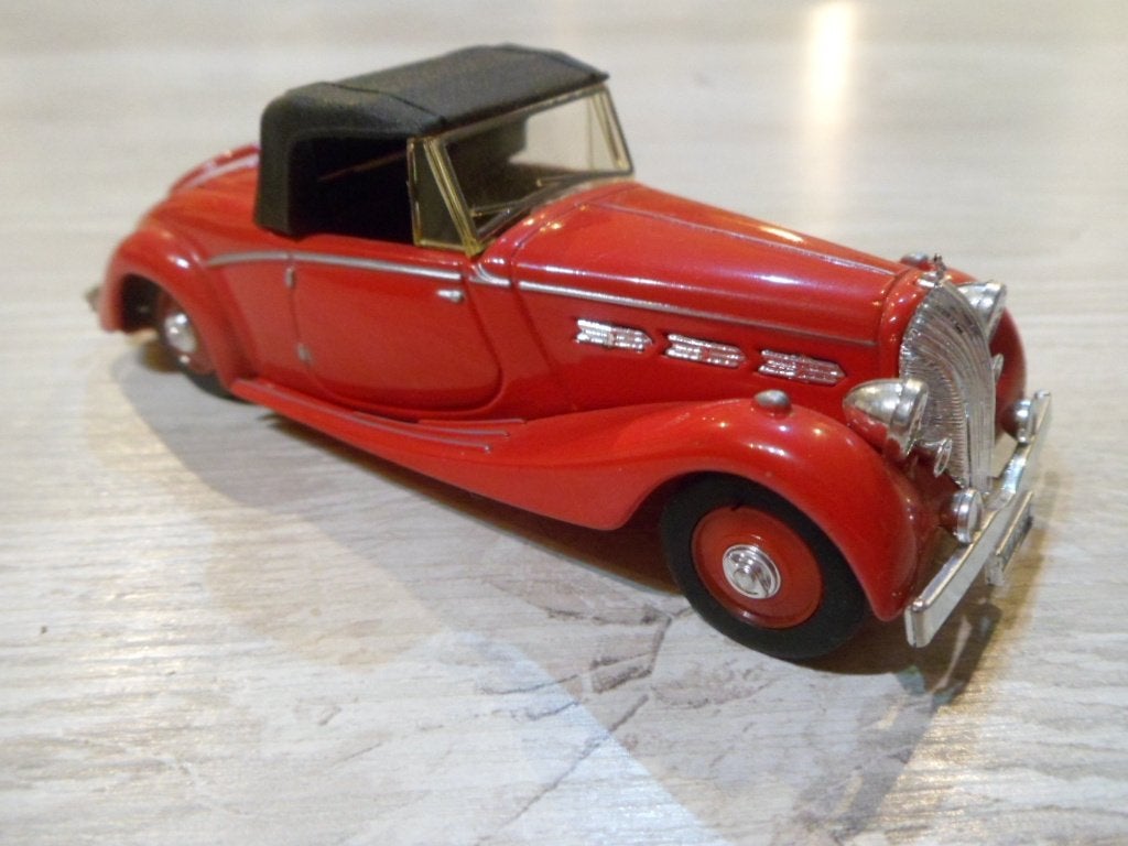 Dinky DY17 - Triumph Dolomite [rood] 1/43, Ophalen of Verzenden, Gebruikt, Auto, Dinky Toys