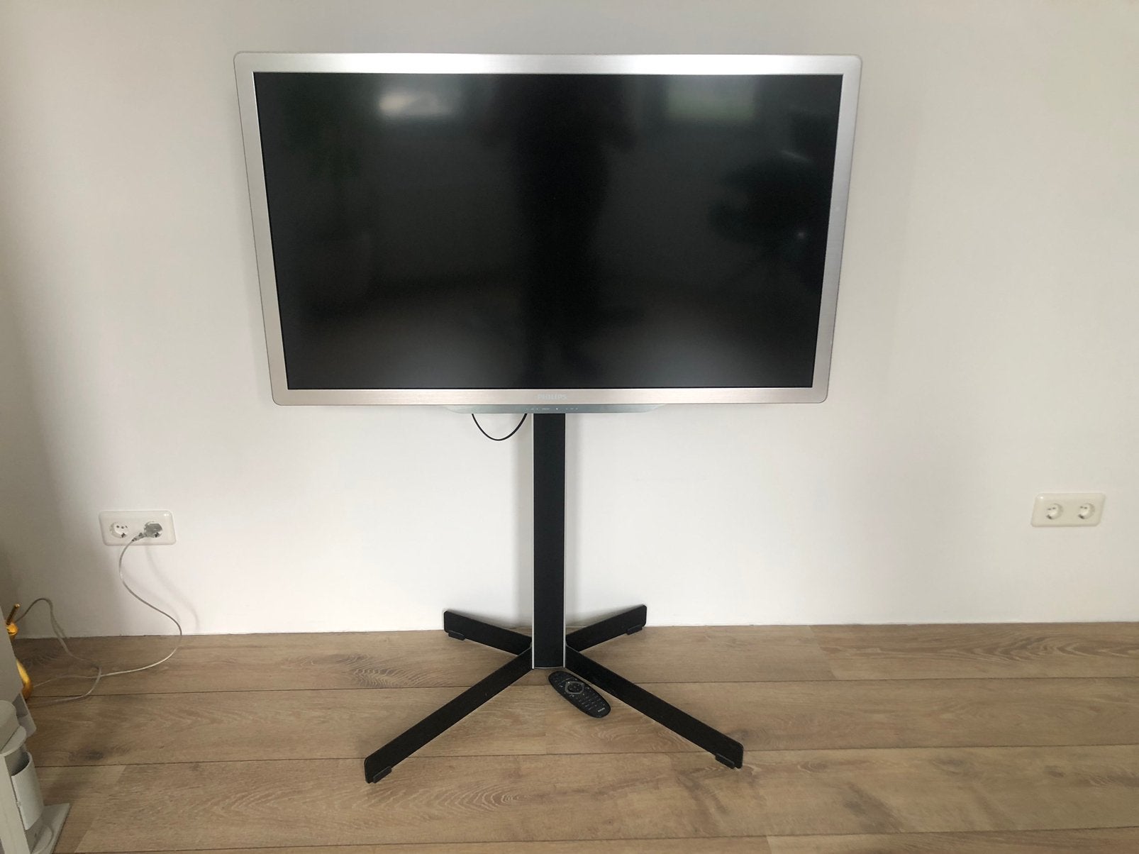 Philips tv op Vogel vloerstandaard, Verzenden, Zo goed als nieuw